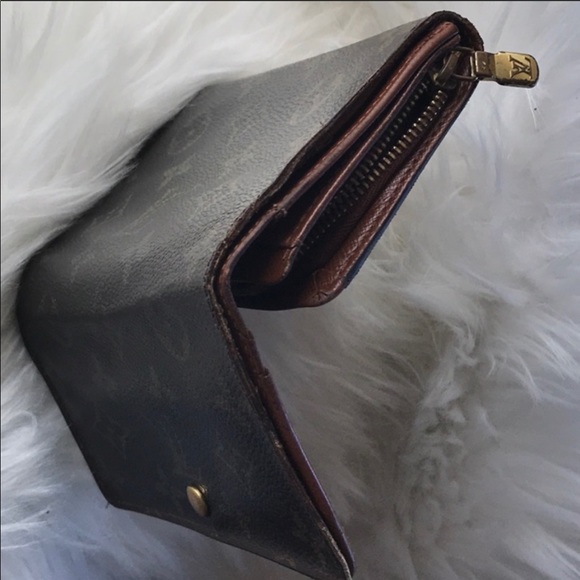 AUTHENTIC LOUIS VUITTON MONOGRAM WALLET. - Picture 8 of 8